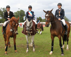 Medaillengewinner der Jungen Reiter Springen: v.l. Lars Köhler, Philipp Makowei, Janin Stechow.